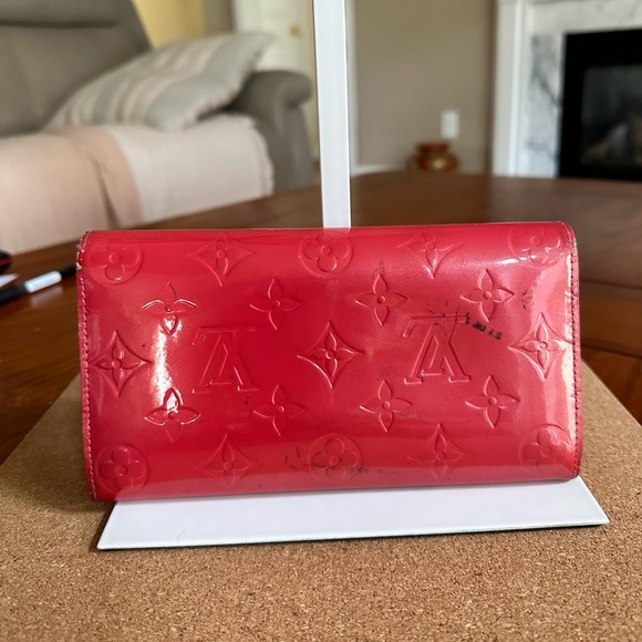 Louis Vuitton Vernis Sara Wallet, Pinkish Red Color - Picture 5 of 12